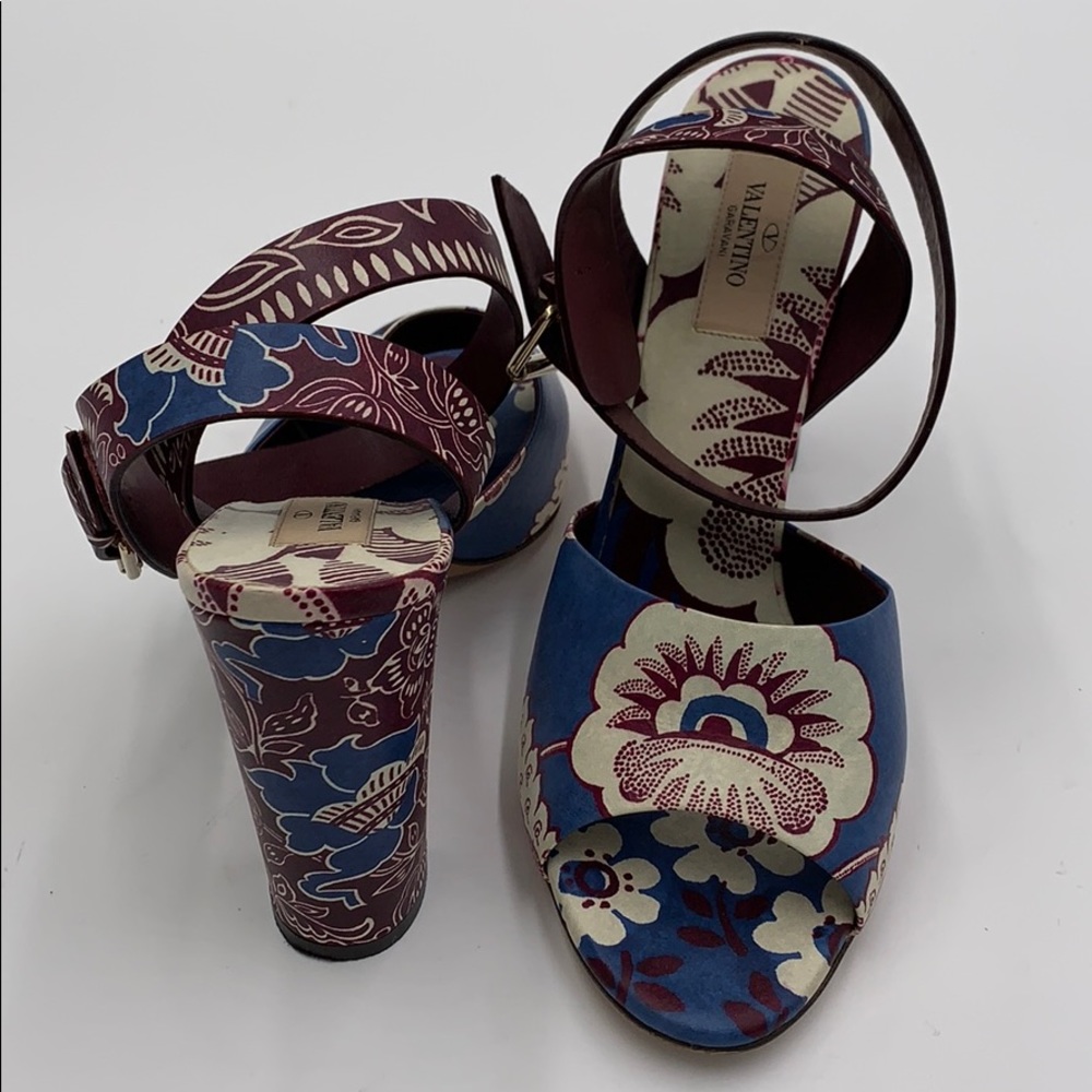 Valentino Garavani Womens Open Toe Strap Sandals